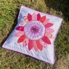 PINK DAISY CUSHION PATTERN